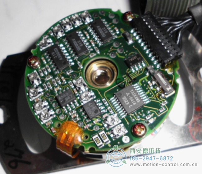 圖為某編碼器內(nèi)部電路板的照片 圖為某編碼器內(nèi)部電路板的照片