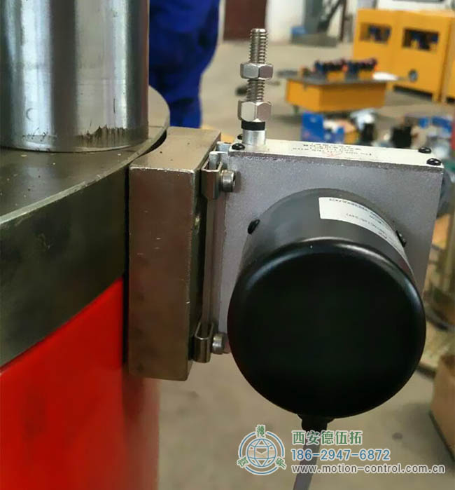 圖為拉線位移傳感器實(shí)際應(yīng)用照片 圖為拉線位移傳感器實(shí)際應(yīng)用照片