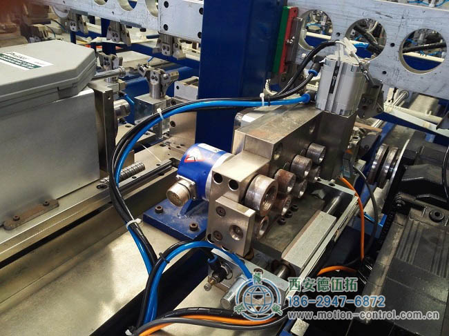 圖為堡盟增量式編碼器在折彎機(jī)上的應(yīng)用照片 圖為堡盟增量式編碼器在折彎機(jī)上的應(yīng)用照片